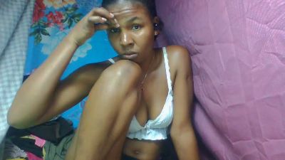 Rasoazety28 live cam on Cam4
