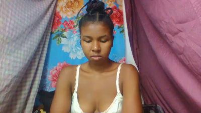 Rasoazety28 live cam on Cam4