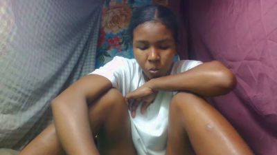 Rasoazety28 live cam on Cam4