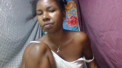 Rasoazety28 live cam on Cam4