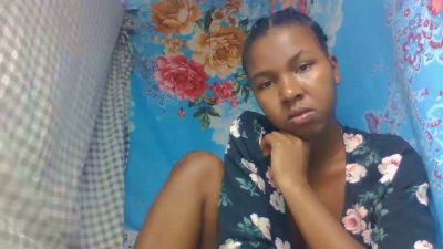 Rasoazety28 live cam on Cam4
