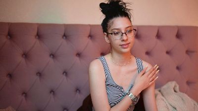 RavenMelody live cam on Cam4