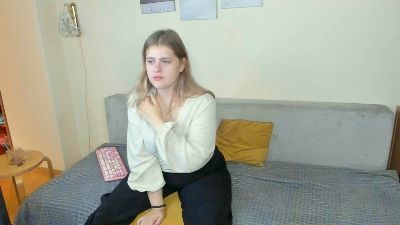 RavenPetal live cam on Cam4