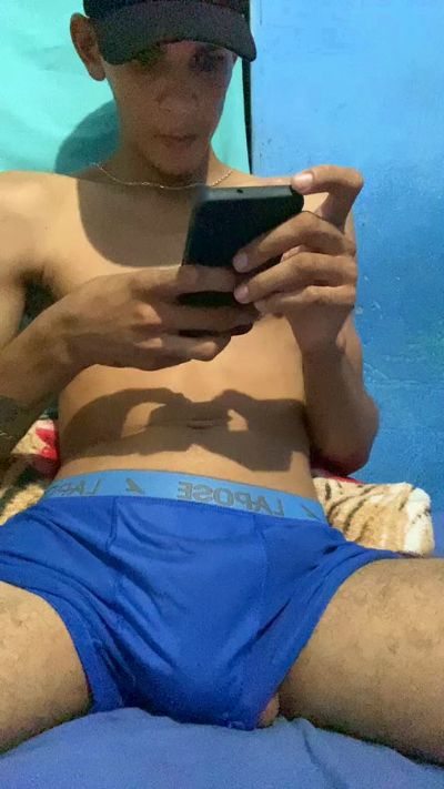 Rawnovin77 live cam on Cam4