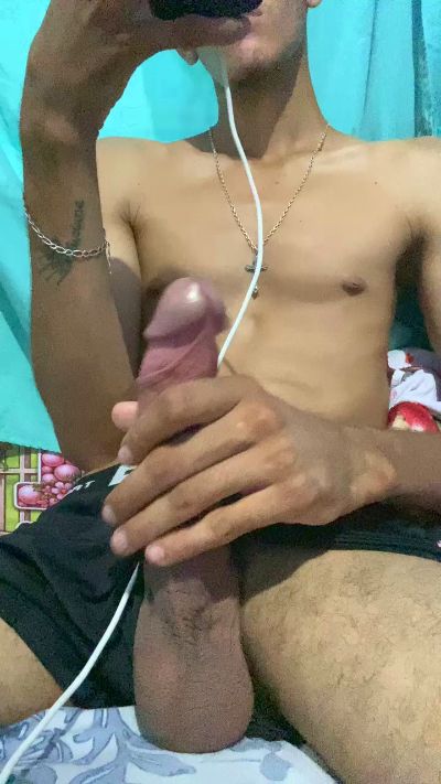 Rawnovin77 live cam on Cam4