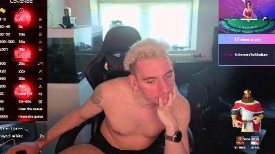 Rayzel_White live cam on Cam4