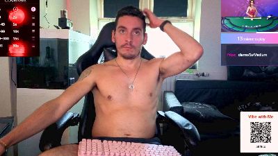 Rayzel_White live cam on Cam4