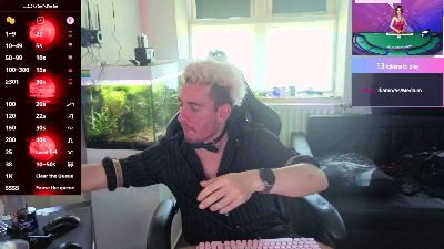 Rayzel_White live cam on Cam4