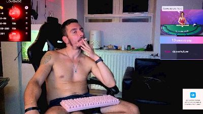 Rayzel_White live cam on Cam4