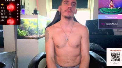 Rayzel_White live cam on Cam4