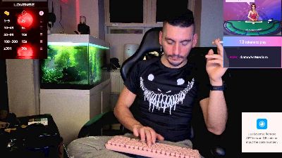 Rayzel_White live cam on Cam4