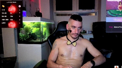 Rayzel_White live cam on Cam4