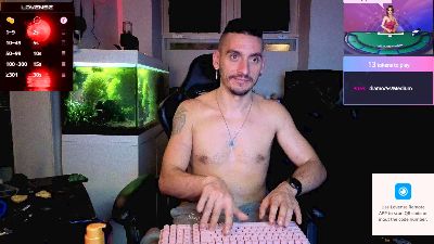 Rayzel_White live cam on Cam4