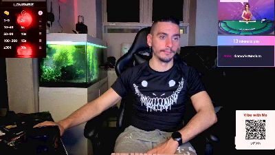 Rayzel_White live cam on Cam4