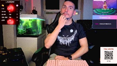 Rayzel_White live cam on Cam4