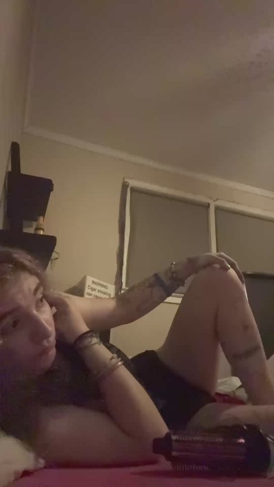 Rdontcare18 live cam on Cam4