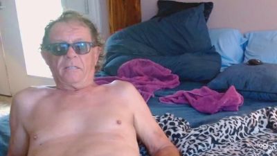Ready2jucku live cam on Cam4