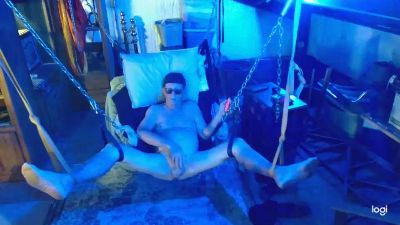 Ready2jucku live cam on Cam4