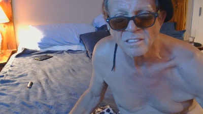 Ready2jucku live cam on Cam4
