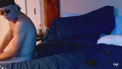 Ready2jucku live cam on Cam4