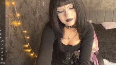 ReaganMineah live cam on Cam4