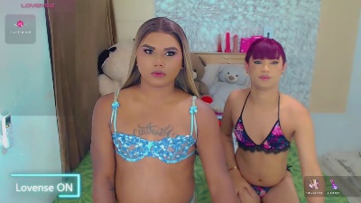RealLovers_ live cam on Cam4