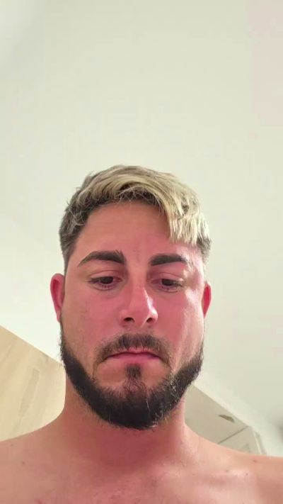Realluis live cam on Cam4