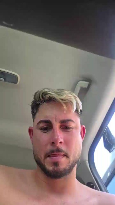 Realluis live cam on Cam4