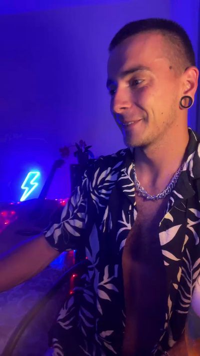 RebelNick live cam on Cam4