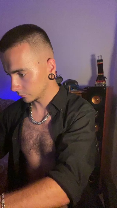 RebelNick live cam on Cam4