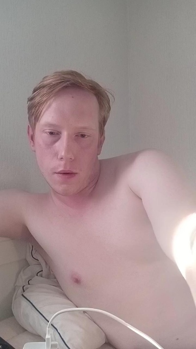 Reboy386 live cam on Cam4
