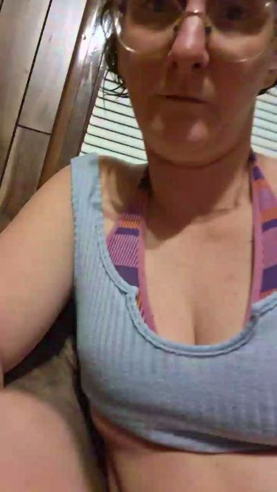 RedCountrypeach live cam on Cam4