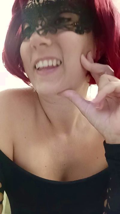Redgirl906 live cam on Cam4