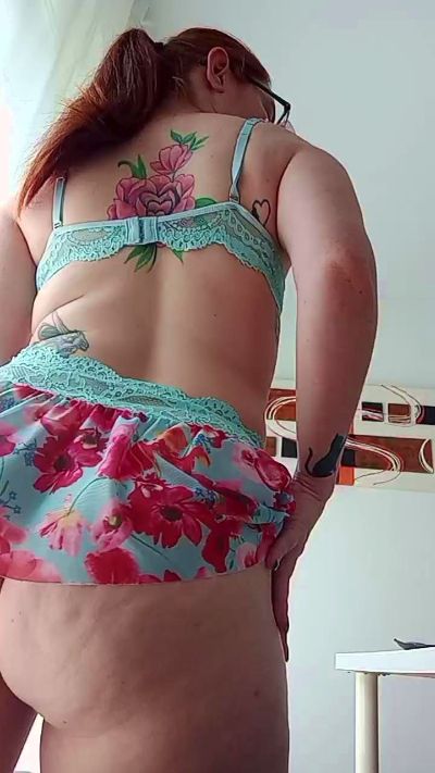 Redheaddol22 live cam on Cam4