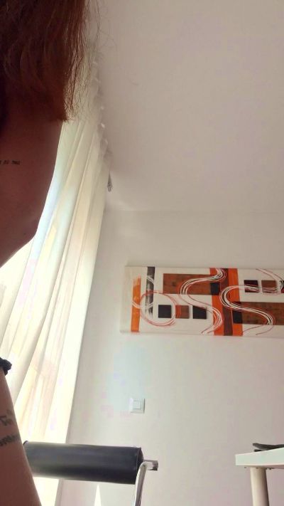 Redheaddol22 live cam on Cam4