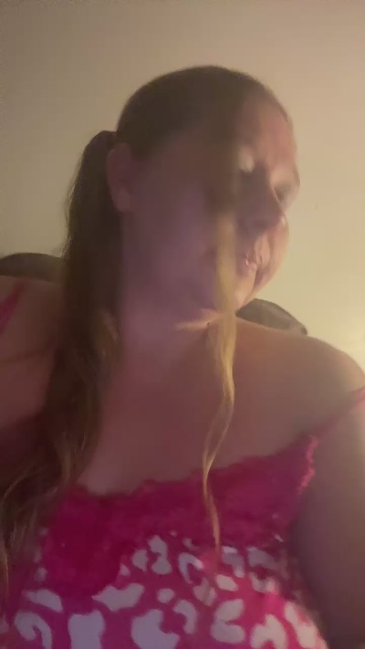 Redneckquen live cam on Cam4