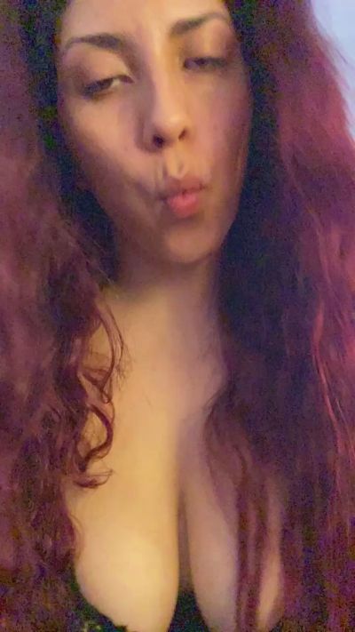 Reedgyal live cam on Cam4