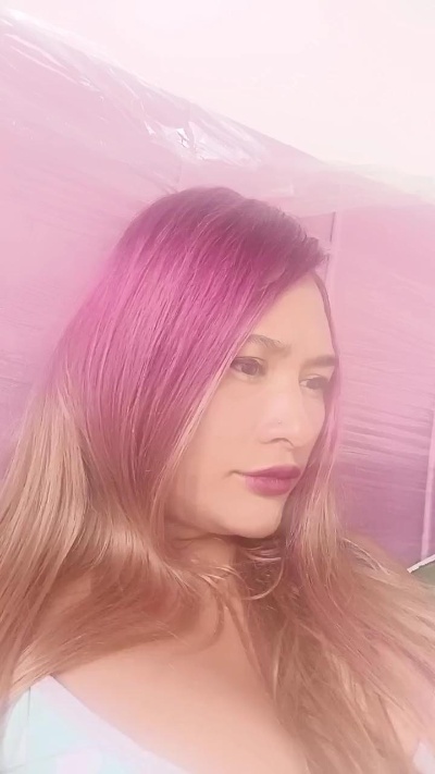 Reinalatina221 live cam on Cam4