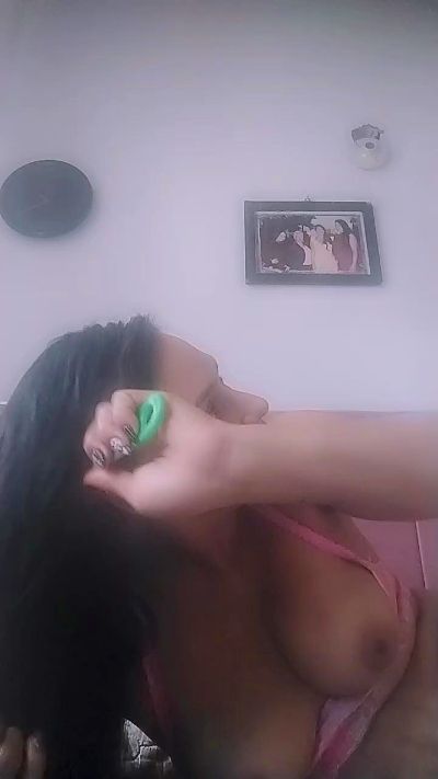 Reinalatina221 live cam on Cam4