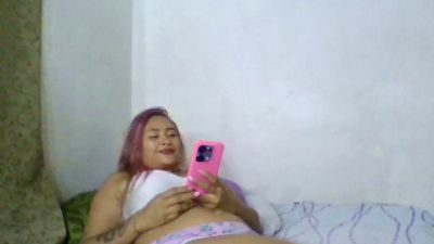 Reinalatina221 live cam on Cam4