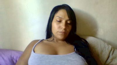 Reinalatina221 live cam on Cam4