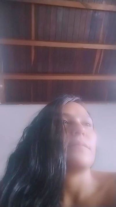 Reinalatina221 live cam on Cam4
