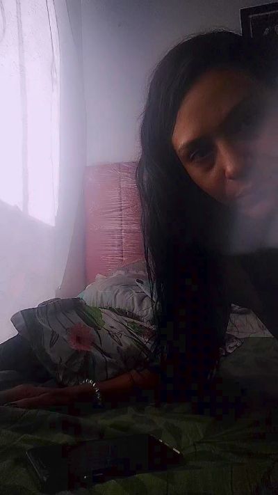 Reinalatina221 live cam on Cam4