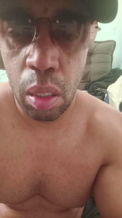 Reinaldosantos live cam on Cam4