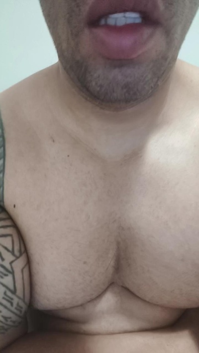 Reinaldosantos live cam on Cam4