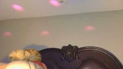 RenaBigBooty live cam on Cam4