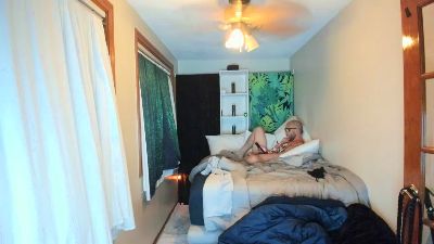 RescueMeFromMA live cam on Cam4