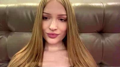 RevaBrumbach live cam on Cam4
