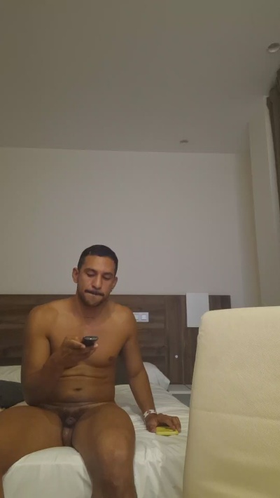 Revoltoso83 live cam on Cam4