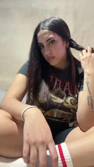 Reyna444 live cam on Cam4